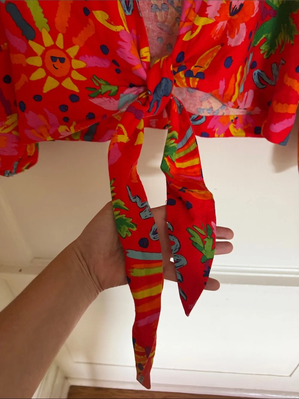 Maison d’ Amelie Bright Red Floral funky Tie-Front Blouse Medium Tropical - Picture 6 of 8